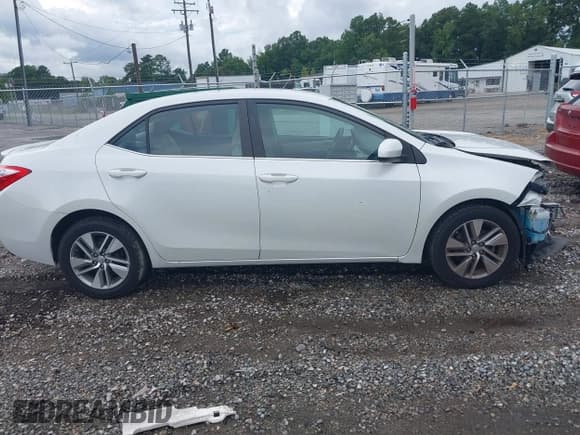 ✅ 2015 Toyota Corolla LE Eco • VIN: 5YFBPRHE7FP275131 • Lot: 42996067. Wystawiony na IAAI z przebiegiem 191 342 mil. Bezpłatny archiwum sprzedaży aukcyjnych z USA i szczegółowy raport historii pojazdu na DreamBid. Zdjęcie 13.