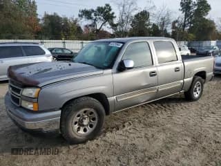 ✅ 2006 Chevrolet Silverado 1500 LS • VIN: 2GCEC13V761302960 • Лот: 82425984. Опубликован ранее на Copart с пробегом 179 077 миль. Бесплатный доступ к архиву аукционных продаж из США и подробный отчёт об истории автомобиля на DreamBid. Изображение 1.