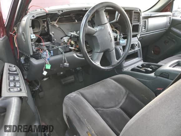 ✅ 2005 GMC Sierra 2500HD SLT • VIN: 1GTHK23215F942097 • Lot: 72523834. Wystawiony na Copart z przebiegiem Nie podano. Bezpłatny archiwum sprzedaży aukcyjnych z USA i szczegółowy raport historii pojazdu na DreamBid. Zdjęcie 8.