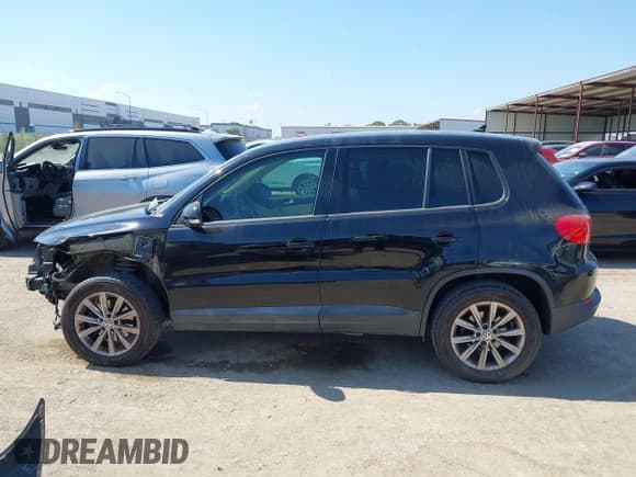 ✅ 2014 Volkswagen Tiguan S • VIN: WVGAV3AX2EW625339 • Lot: 43397832. Wystawiony na IAAI z przebiegiem 104 378 mil. Bezpłatny archiwum sprzedaży aukcyjnych z USA i szczegółowy raport historii pojazdu na DreamBid. Zdjęcie 14.