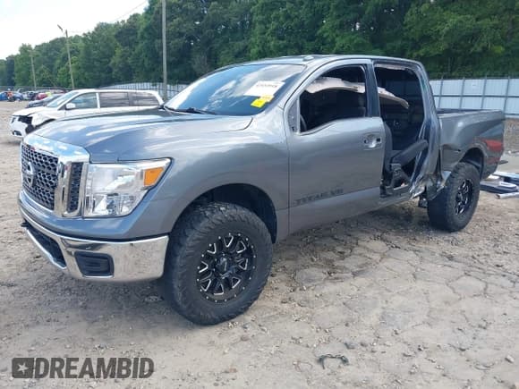 ✅ 2018 Nissan Titan S • VIN: 1N6AA1EJ3JN500180 • Lot: 42453518. Wystawiony na IAAI z przebiegiem 72 019 mil. Bezpłatny archiwum sprzedaży aukcyjnych z USA i szczegółowy raport historii pojazdu na DreamBid. Zdjęcie 2.