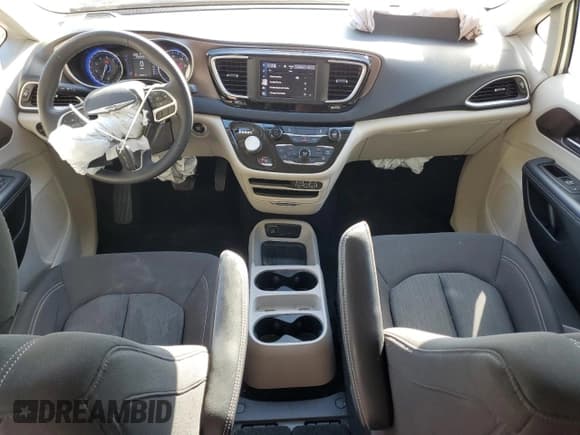 ✅ 2023 Chrysler Voyager LX • VIN: 2C4RC1CGXPR568267 • Lot: 81975925. Wystawiony na Copart z przebiegiem 38 387 mil. Bezpłatny archiwum sprzedaży aukcyjnych z USA i szczegółowy raport historii pojazdu na DreamBid. Zdjęcie 8.