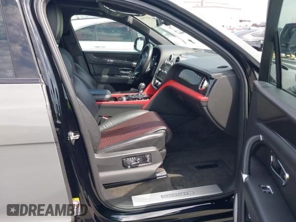 ✅ 2020 Bentley Bentayga V8 • VIN: SJAAM2ZVXLC029237 • Lot: 41977974. Wystawiony na IAAI z przebiegiem 47 248 mil. Bezpłatny archiwum sprzedaży aukcyjnych z USA i szczegółowy raport historii pojazdu na DreamBid. Zdjęcie 5.