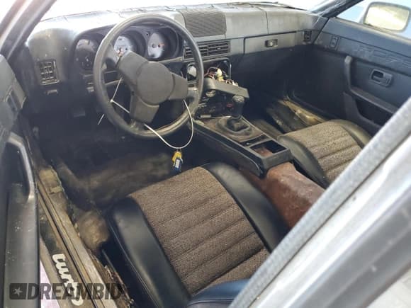 ✅ 1981 Porsche 924 • VIN: WP0AA0935BN151100 • Lot: 69244715. Wystawiony na Copart z przebiegiem 69 517 mil. Bezpłatny archiwum sprzedaży aukcyjnych z USA i szczegółowy raport historii pojazdu na DreamBid. Zdjęcie 8.