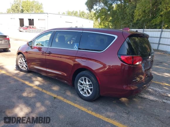 ✅ 2018 Chrysler Pacifica Touring • VIN: 2C4RC1DG0JR148667 • Лот: 43087513. Опубликован ранее на IAAI с пробегом 170 290 миль. Бесплатный доступ к архиву аукционных продаж из США и подробный отчёт об истории автомобиля на DreamBid. Изображение 3.