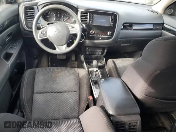 ✅ 2020 Mitsubishi Outlander ES • VIN: JA4AD2A35LZ045281 • Лот: 85327015. Опубликован ранее на Copart с пробегом 130 293 миль. Бесплатный доступ к архиву аукционных продаж из США и подробный отчёт об истории автомобиля на DreamBid. Изображение 8.
