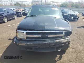 ✅ 1997 Chevrolet Blazer LS • VIN: 1GNDT13W4V2246213 • Lot: 53987545. Wystawiony na Copart z przebiegiem 198 281 mil. Bezpłatny archiwum sprzedaży aukcyjnych z USA i szczegółowy raport historii pojazdu na DreamBid. Zdjęcie 5.