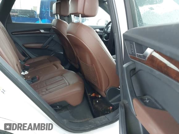 ✅ 2020 Audi Q5 Premium • VIN: WA1ANAFY0L2024021 • Lot: 42705081. Wystawiony na IAAI z przebiegiem 127 510 mil. Bezpłatny archiwum sprzedaży aukcyjnych z USA i szczegółowy raport historii pojazdu na DreamBid. Zdjęcie 8.