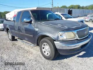 ✅ 1999 Ford F-250 • VIN: 1FTPX27L1XNA01399 • Lot: 43093975. Wystawiony na IAAI z przebiegiem 277 877 mil. Bezpłatny archiwum sprzedaży aukcyjnych z USA i szczegółowy raport historii pojazdu na DreamBid. Zdjęcie 1.
