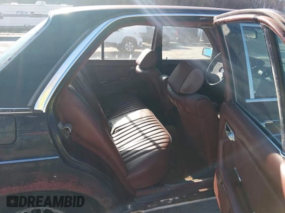 ✅ 1985 Mercedes-Benz 300 • VIN: WDBAB33C3FA225388 • Лот: 43699966. Опубликован ранее на IAAI с пробегом 274 273 миль. Бесплатный доступ к архиву аукционных продаж из США и подробный отчёт об истории автомобиля на DreamBid. Изображение 8.