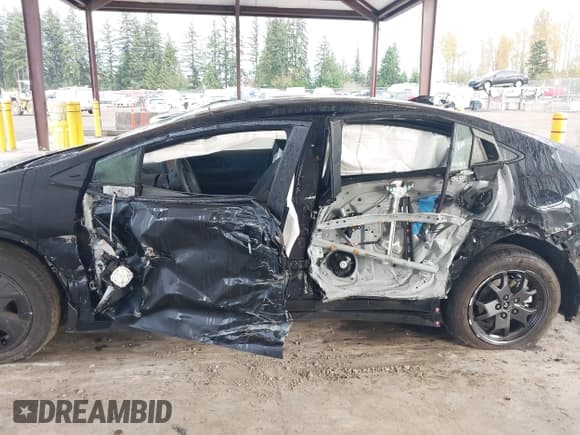 ✅ 2025 Toyota Prius LE • VIN: JTDADABU7S3030810 • Lot: 43749360. Wystawiony na IAAI z przebiegiem 4 285 mil. Bezpłatny archiwum sprzedaży aukcyjnych z USA i szczegółowy raport historii pojazdu na DreamBid. Zdjęcie 6.