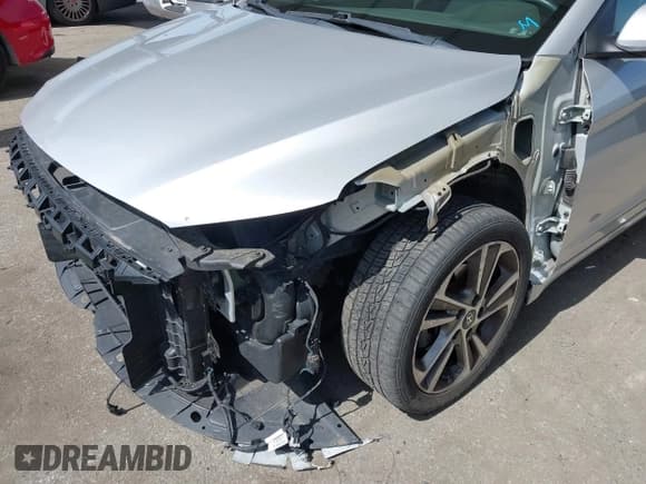 ✅ 2017 Hyundai Elantra Limited • VIN: 5NPD84LF9HH057863 • Lot: 41765378. Listed on IAAI with 80,646 mi. Free auction sales archive from the USA and detailed vehicle history report at DreamBid. Image 6.