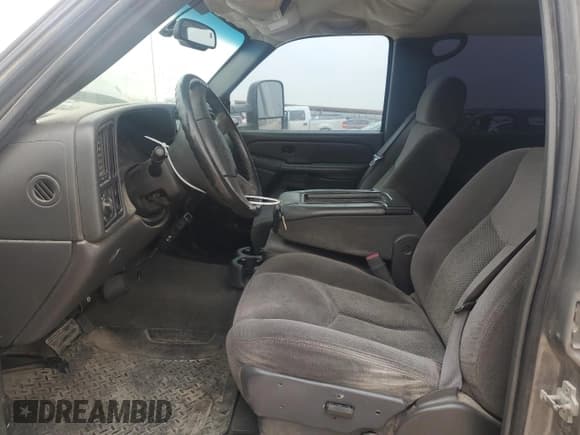 ✅ 2006 Chevrolet Silverado 2500HD LT1 • VIN: 1GCHC23D86F176983 • Лот: 44732465. Опубликован ранее на Copart с пробегом 223 649 миль. Бесплатный доступ к архиву аукционных продаж из США и подробный отчёт об истории автомобиля на DreamBid. Изображение 7.