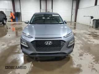2018 Hyundai Kona SE z VIN KM8K1CAAXJU150086, wystawiony jako Copart lot #44582303 z przebiegiem 76 431 mil mil oraz . Historia ofert i sprzedaży dostępna na DreamBid. Obrazek 5.