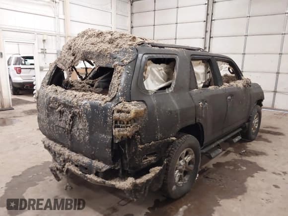 ✅ 2019 Toyota 4Runner SR5 • VIN: JTEBU5JR2K5612032 • Lot: 41379897. Listed on IAAI with 105,170 mi. Free auction sales archive from the USA and detailed vehicle history report at DreamBid. Image 4.