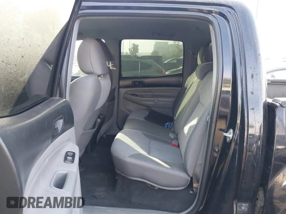 ✅ 2015 Toyota Tacoma • VIN: 5TFLU4EN3FX142632 • Lot: 41185900. Listed on IAAI with 135,963 mi. Free auction sales archive from the USA and detailed vehicle history report at DreamBid. Image 8.