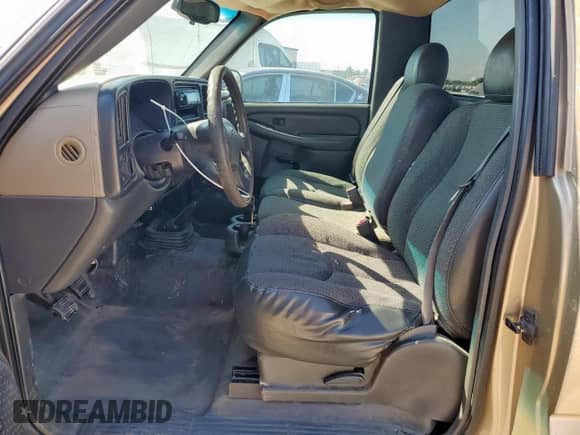 2004 Chevrolet Silverado 1500 Work Truck z VIN 1GCEC14X54Z118864, wystawiony jako Copart lot #81513555 z przebiegiem 186 665 mil mil oraz Szkoda całkowita • Salvage title. Historia ofert i sprzedaży dostępna na DreamBid. Obrazek 7.