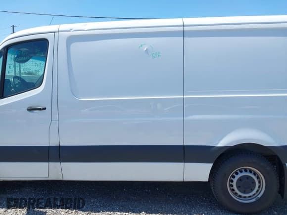 ✅ 2022 Mercedes-Benz Sprinter • VIN: W1Y4DBHYXNT104203 • Lot: 41962487. Listed on IAAI with 17,208 mi. Free auction sales archive from the USA and detailed vehicle history report at DreamBid. Image 14.