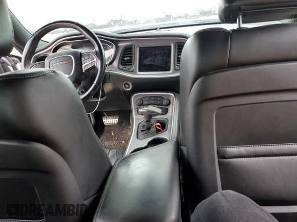 ✅ 2019 Dodge Challenger SXT • VIN: 2C3CDZGG2KH680656 • Lot: 41635614. Wystawiony na Copart z przebiegiem Nie podano. Bezpłatny archiwum sprzedaży aukcyjnych z USA i szczegółowy raport historii pojazdu na DreamBid. Zdjęcie 8.