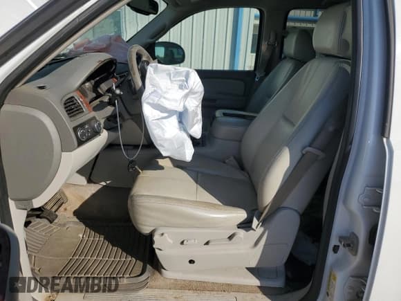 ✅ 2008 Chevrolet Suburban 1LT • VIN: 3GNFK16358G312485 • Lot: 77468944. Wystawiony na Copart z przebiegiem 241 515 mil. Bezpłatny archiwum sprzedaży aukcyjnych z USA i szczegółowy raport historii pojazdu na DreamBid. Zdjęcie 7.