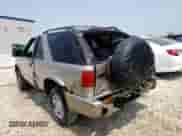 2000 Chevrolet Blazer LS z VIN 1GNCT18W3YK175871, wystawiony jako Copart lot #58230204 z przebiegiem Nie podano mil oraz Nie do naprawy • Non repairable. Historia ofert i sprzedaży dostępna na DreamBid. Obrazek 2.