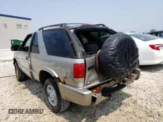 2000 Chevrolet Blazer LS z VIN 1GNCT18W3YK175871, wystawiony jako Copart lot #58230204 z przebiegiem Nie podano mil oraz Nie do naprawy • Non repairable. Historia ofert i sprzedaży dostępna na DreamBid. Obrazek 2.