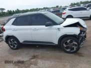 ✅ 2022 Hyundai Venue SEL • VIN: KMHRC8A34NU192850 • Lot: 43244417. Wystawiony na IAAI z przebiegiem 14 585 mil. Bezpłatny archiwum sprzedaży aukcyjnych z USA i szczegółowy raport historii pojazdu na DreamBid. Zdjęcie 13.