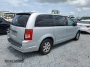 ✅ 2010 Chrysler Town & Country LX • VIN: 2A4RR2D12AR374610 • Lot: 59802655. Wystawiony na Copart z przebiegiem 119 079 mil. Bezpłatny archiwum sprzedaży aukcyjnych z USA i szczegółowy raport historii pojazdu na DreamBid. Zdjęcie 3.