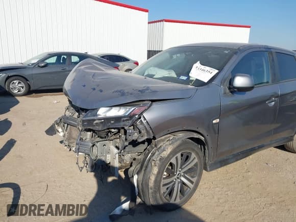 ✅ 2020 Mitsubishi Outlander ES • VIN: JA4AP3AUXLU009797 • Lot: 43346354. Wystawiony na IAAI z przebiegiem 156 003 mil. Bezpłatny archiwum sprzedaży aukcyjnych z USA i szczegółowy raport historii pojazdu na DreamBid. Zdjęcie 6.