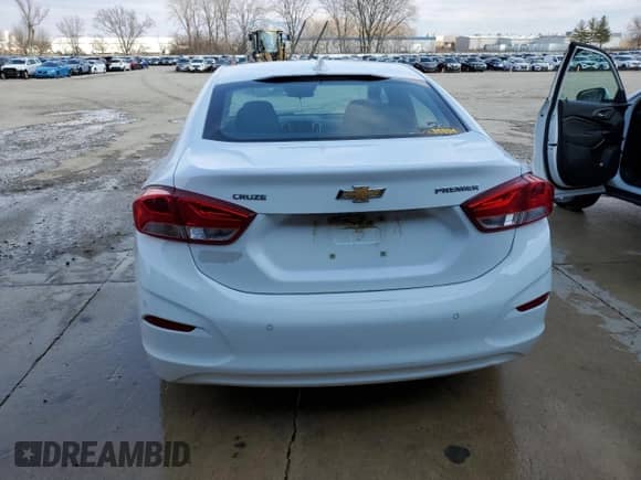 ✅ 2019 Chevrolet Cruze Premier • VIN: 1G1BF5SM3K7101945 • Lot: 50795055. Wystawiony na Copart z przebiegiem 139 724 mil mil. Skorzystaj z bezpłatnego archiwum sprzedaży aukcyjnych z USA i zobacz szczegółowy raport historii pojazdu na DreamBid. Zdjęcie 6.