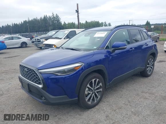 ✅ 2024 Toyota Corolla Cross XLE • VIN: 7MUEAABG4RV085704 • Lot: 40350461. Listed on IAAI with 15,986 mi. Free auction sales archive from the USA and detailed vehicle history report at DreamBid. Image 17.