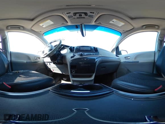 ✅ 2012 Toyota Sienna SE • VIN: 5TDXK3DCXCS267405 • Lot: 42401101. Listed on IAAI with 134,553 mi. Free auction sales archive from the USA and detailed vehicle history report at DreamBid. Image 18.