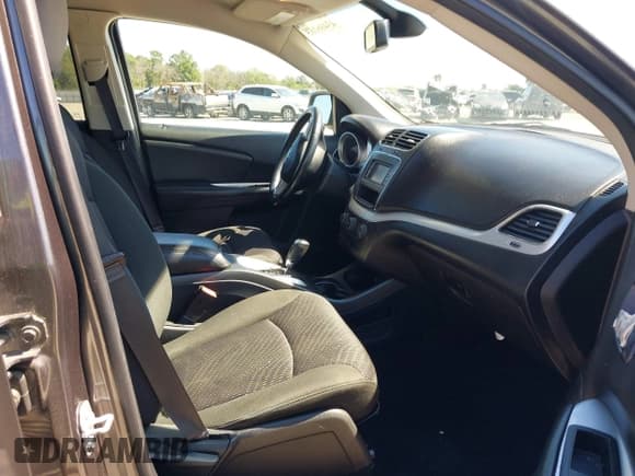 ✅ 2019 Dodge Journey SE • VIN: 3C4PDCBB8KT846031 • Lot: 43406165. Wystawiony na IAAI z przebiegiem 88 256 mil. Bezpłatny archiwum sprzedaży aukcyjnych z USA i szczegółowy raport historii pojazdu na DreamBid. Zdjęcie 5.