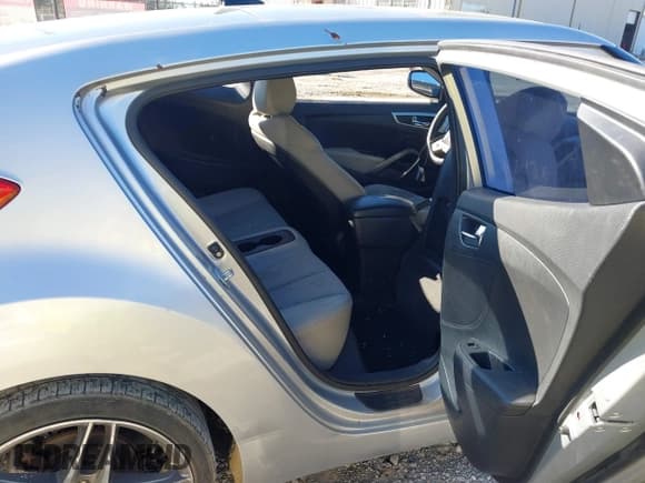 ✅ 2012 Hyundai Veloster w/Gray Int • VIN: KMHTC6AD8CU023009 • Lot: 41668766. Wystawiony na IAAI z przebiegiem 132 006 mil. Bezpłatny archiwum sprzedaży aukcyjnych z USA i szczegółowy raport historii pojazdu na DreamBid. Zdjęcie 8.