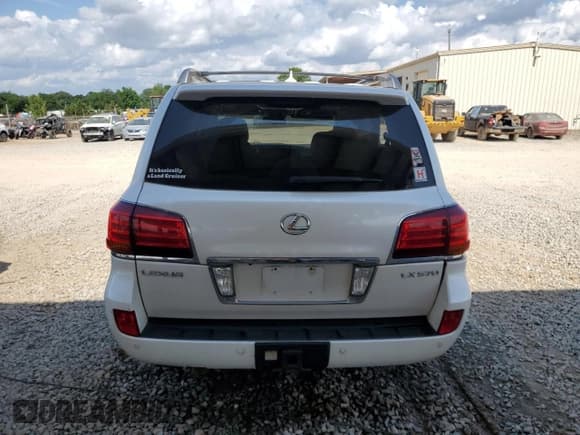 ✅ 2010 Lexus LX 570 • VIN: JTJHY7AX5A4036113 • Lot: 59607185. Listed on Copart with 197,801 mi. Free auction sales archive from the USA and detailed vehicle history report at DreamBid. Image 6.