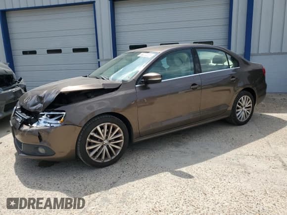 ✅ 2011 Volkswagen Jetta SEL • VIN: 3VWLX7AJ0BM359581 • Lot: 56222225. Listed on Copart with 195,871 mi. Free auction sales archive from the USA and detailed vehicle history report at DreamBid. Image 1.