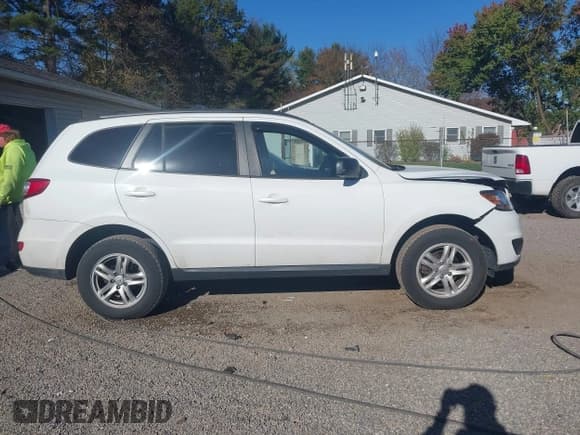 ✅ 2010 Hyundai Santa Fe GLS • VIN: 5NMSG3ABXAH389754 • Lot: 43557021. Listed on IAAI with 74,580 mi. Free auction sales archive from the USA and detailed vehicle history report at DreamBid. Image 13.