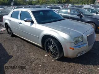 ✅ 2005 Chrysler 300 C • VIN: 2C3JA63HX5H572237 • Lot: 43326581. Wystawiony na IAAI z przebiegiem 158 790 mil. Bezpłatny archiwum sprzedaży aukcyjnych z USA i szczegółowy raport historii pojazdu na DreamBid. Zdjęcie 1.