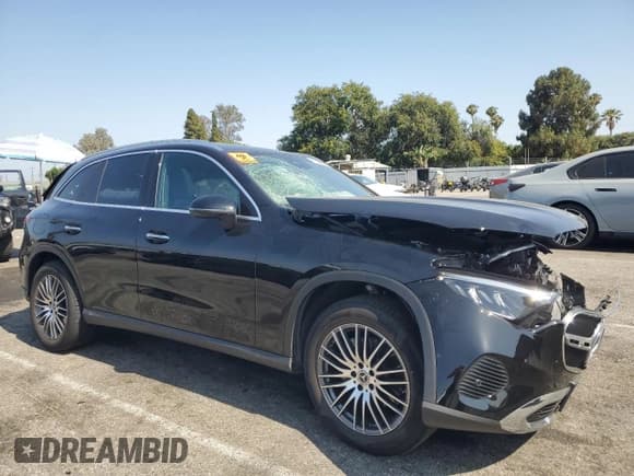 ✅ 2025 Mercedes-Benz GLC 300 • VIN: W1NKM4GB8SF297684 • Lot: 61268055. Listed on Copart with 6,331 mi. Free auction sales archive from the USA and detailed vehicle history report at DreamBid. Image 4.