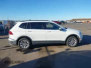 ✅ 2019 Volkswagen Tiguan SE • VIN: 3VV3B7AXXKM067038 • Lot: 43551584. Wystawiony na IAAI z przebiegiem 78 977 mil. Bezpłatny archiwum sprzedaży aukcyjnych z USA i szczegółowy raport historii pojazdu na DreamBid. Zdjęcie 13.