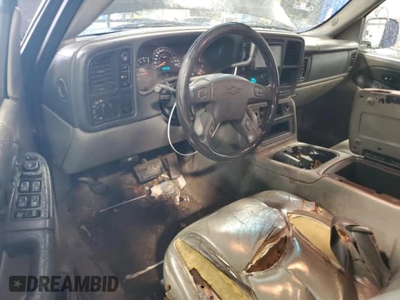 ✅ 2003 Chevrolet Suburban Z71 • VIN: 3GNFK16T23G306247 • Лот: 87797925. Опубликован ранее на Copart с пробегом Не указан. Бесплатный доступ к архиву аукционных продаж из США и подробный отчёт об истории автомобиля на DreamBid. Изображение 8.