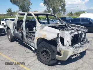 2020 Chevrolet Silverado 1500 LT Trail Boss z VIN 1GCPYFED9LZ379716, wystawiony jako IAAI lot #43140665 z przebiegiem Nie podano mil oraz . Historia ofert i sprzedaży dostępna na DreamBid. Obrazek 1.