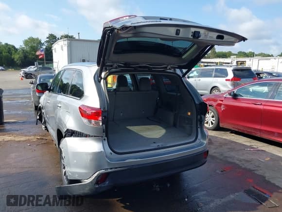 ✅ 2017 Toyota Highlander XLE • VIN: 5TDJZRFH4HS403774 • Lot: 43054652. Listed on IAAI with 97,859 mi. Free auction sales archive from the USA and detailed vehicle history report at DreamBid. Image 3.