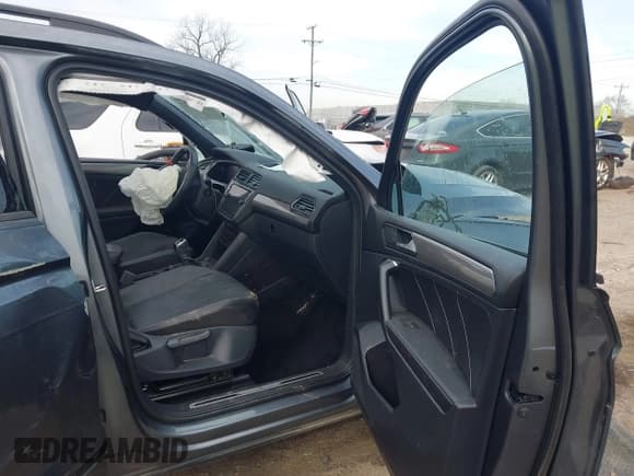 ✅ 2022 Volkswagen Tiguan SE R-Line Black • VIN: 3VV8B7AXXNM041887 • Лот: 43654622. Опубликован ранее на IAAI с пробегом 61 461 миль. Бесплатный доступ к архиву аукционных продаж из США и подробный отчёт об истории автомобиля на DreamBid. Изображение 5.