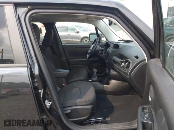 ✅ 2017 Jeep Renegade Latitude • VIN: ZACCJABB5HPE59867 • Lot: 42884274. Listed on IAAI with 58,047 mi. Free auction sales archive from the USA and detailed vehicle history report at DreamBid. Image 5.