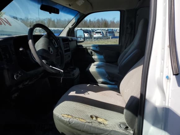 ✅ 2009 Chevrolet Express Cargo • VIN: 1GCFG15X191114999 • Lot: 49475485. Listed on Copart with 171,503 mi. Free auction sales archive from the USA and detailed vehicle history report at DreamBid. Image 7.