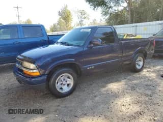 ✅ 2000 Chevrolet S-10 LS • VIN: 1GCCS1451YK212389 • Лот: 86635364. Опубликован ранее на Copart с пробегом 212 332 миль. Бесплатный доступ к архиву аукционных продаж из США и подробный отчёт об истории автомобиля на DreamBid. Изображение 1.