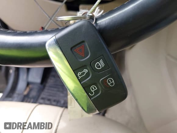 ✅ 2016 Land Rover LR4 HSE • VIN: SALAG2V68GA793988 • Lot: 42878308. Listed on IAAI with 142,738 mi. Free auction sales archive from the USA and detailed vehicle history report at DreamBid. Image 11.