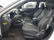 ✅ 2016 Hyundai Veloster • VIN: KMHTC6AD4GU274812 • Lot: 47850345. Wystawiony na Copart z przebiegiem 126 359 mil. Bezpłatny archiwum sprzedaży aukcyjnych z USA i szczegółowy raport historii pojazdu na DreamBid. Zdjęcie 7.