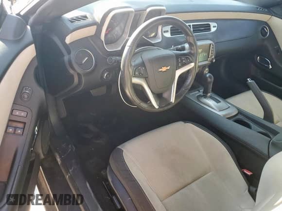 2014 Chevrolet Camaro LT z VIN 2G1FB1E34E9173264, wystawiony jako Copart lot #71358365 z przebiegiem 145 965 mil mil oraz Szkoda całkowita • Salvage title. Historia ofert i sprzedaży dostępna na DreamBid. Obrazek 8.